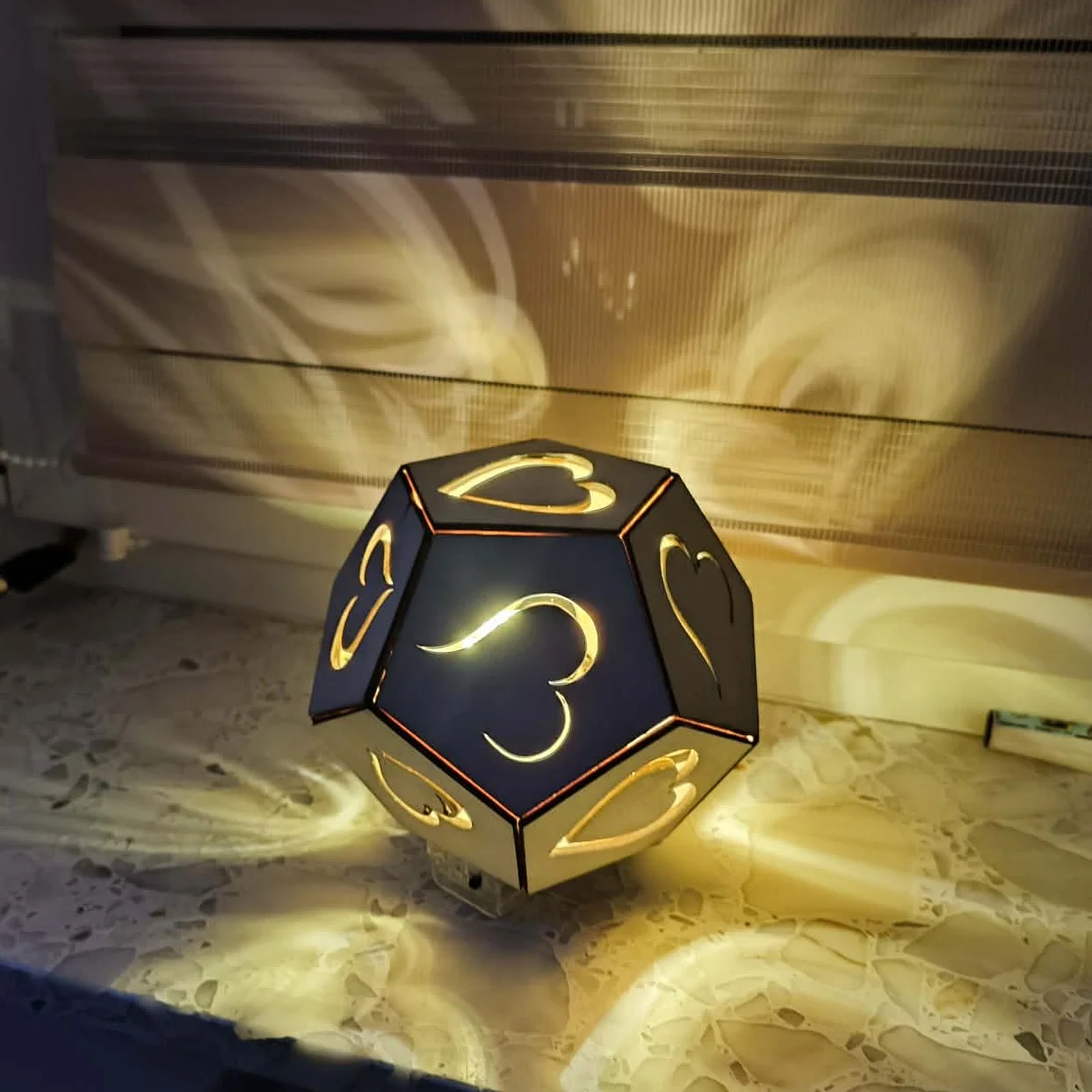 Swiateczna wioska z drewna z podswietleniem LED.